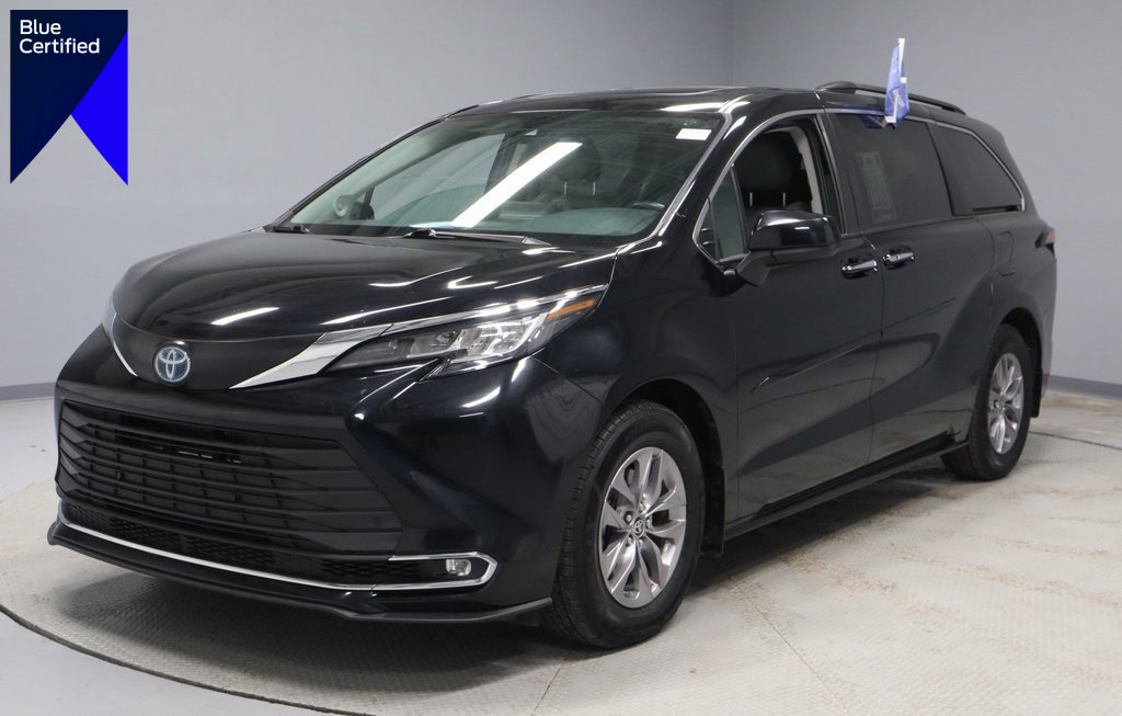 Used 2022 Toyota Sienna XLE w/ XLE Plus Package image 1