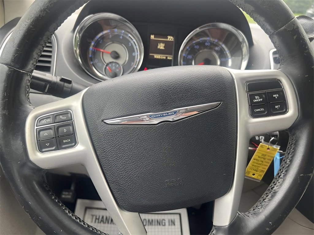 Used 2016 Chrysler Town & Country Touring image 21