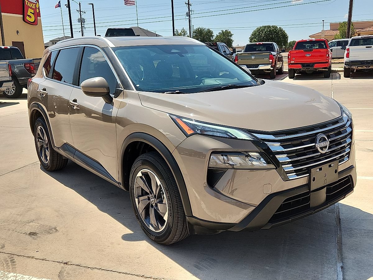 Used 2025 Nissan Rogue SV w/ SV Premium Package FWD image 4