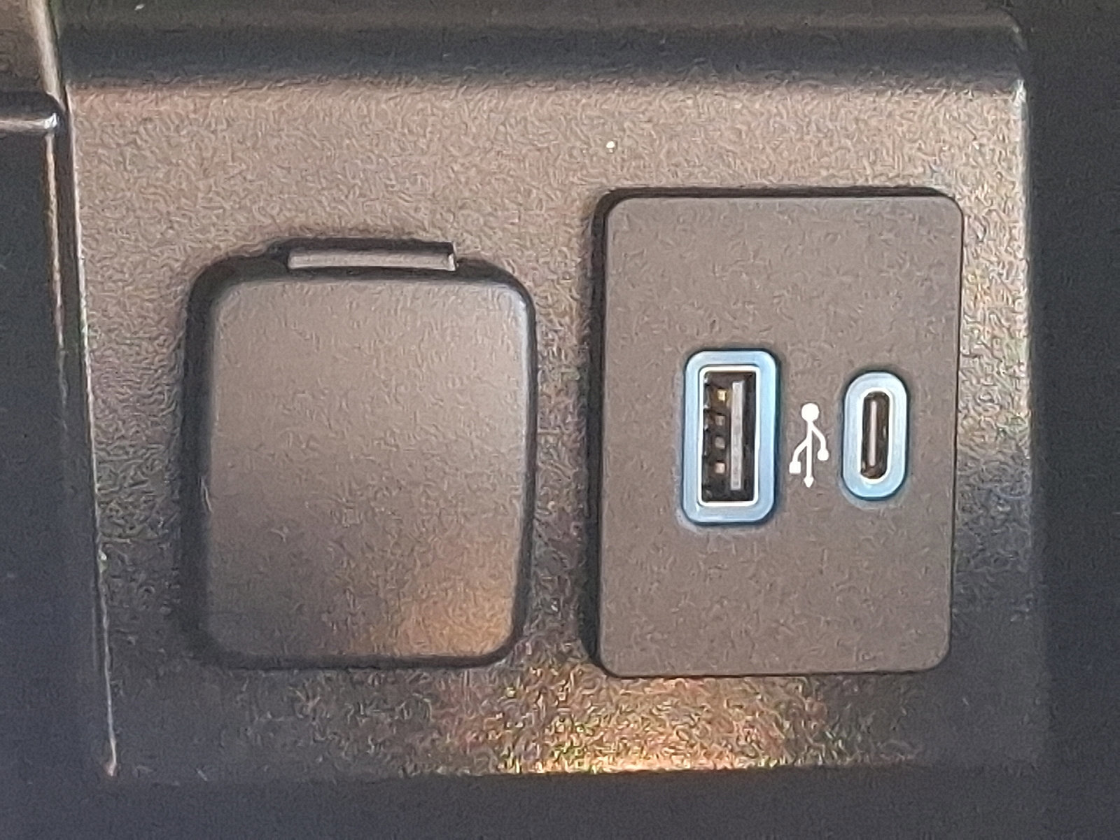 Certified 2022 Ford Explorer XLT w/ Equipment Group 202A image 25