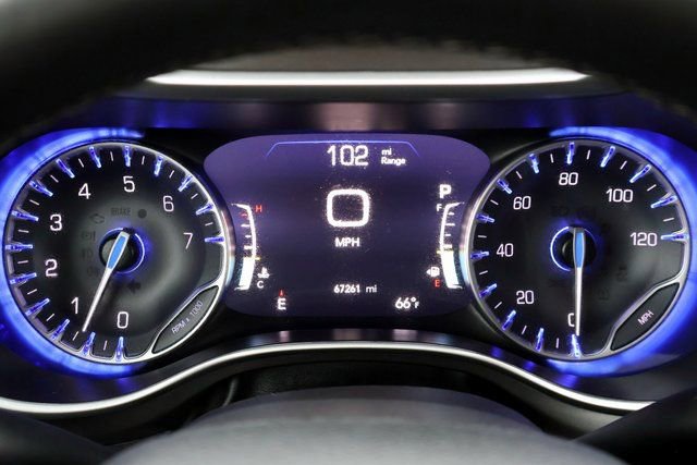 Used 2024 Chrysler Pacifica Touring-L image 35