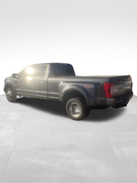 Certified 2019 Ford F350 Platinum w/ Platinum Ultimate Package AWD/4WD image 3