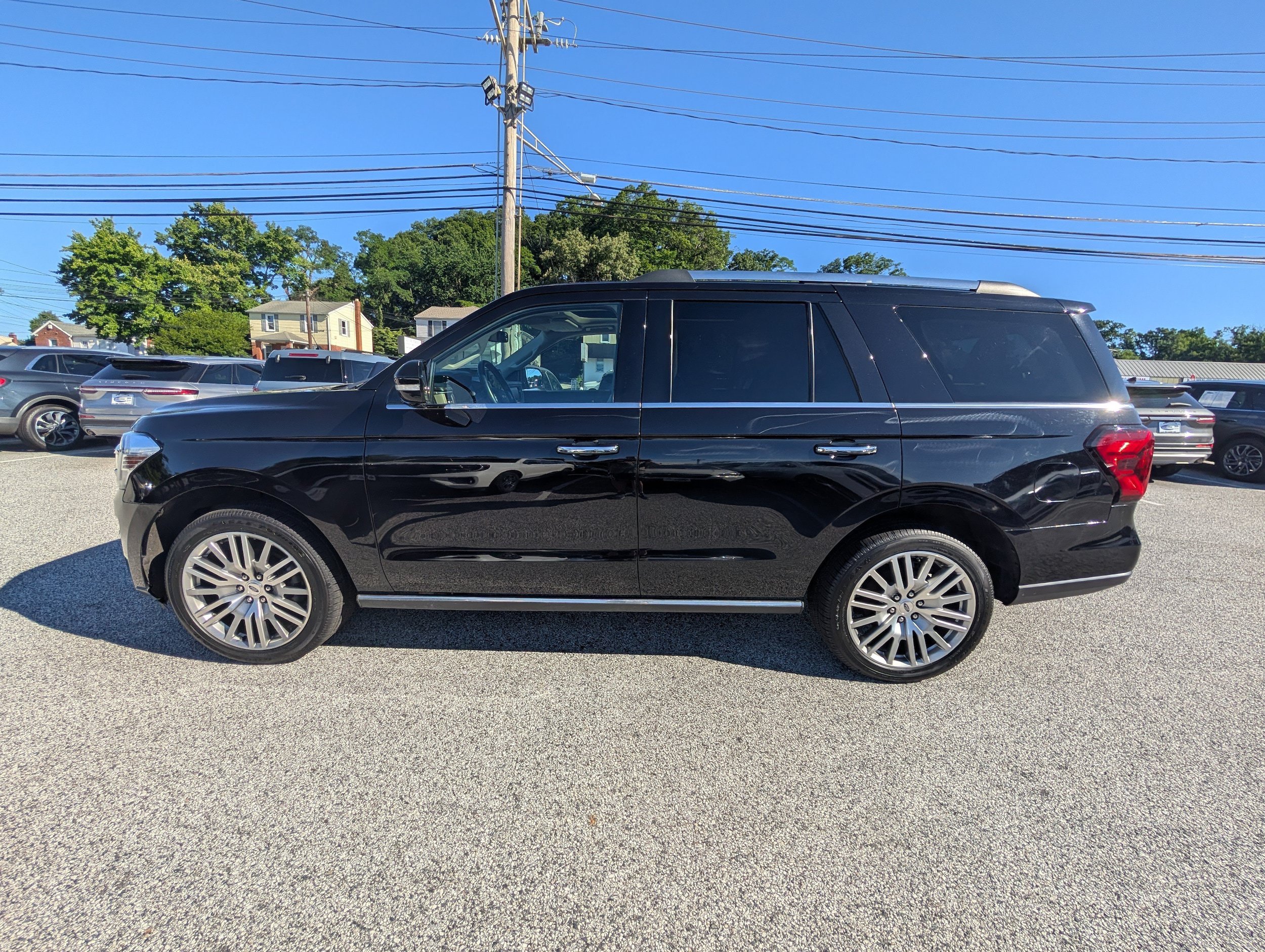 Certified 2022 Ford Expedition Limited AWD/4WD image 3