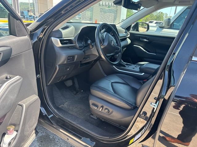 Used 2024 Toyota Highlander XLE image 14