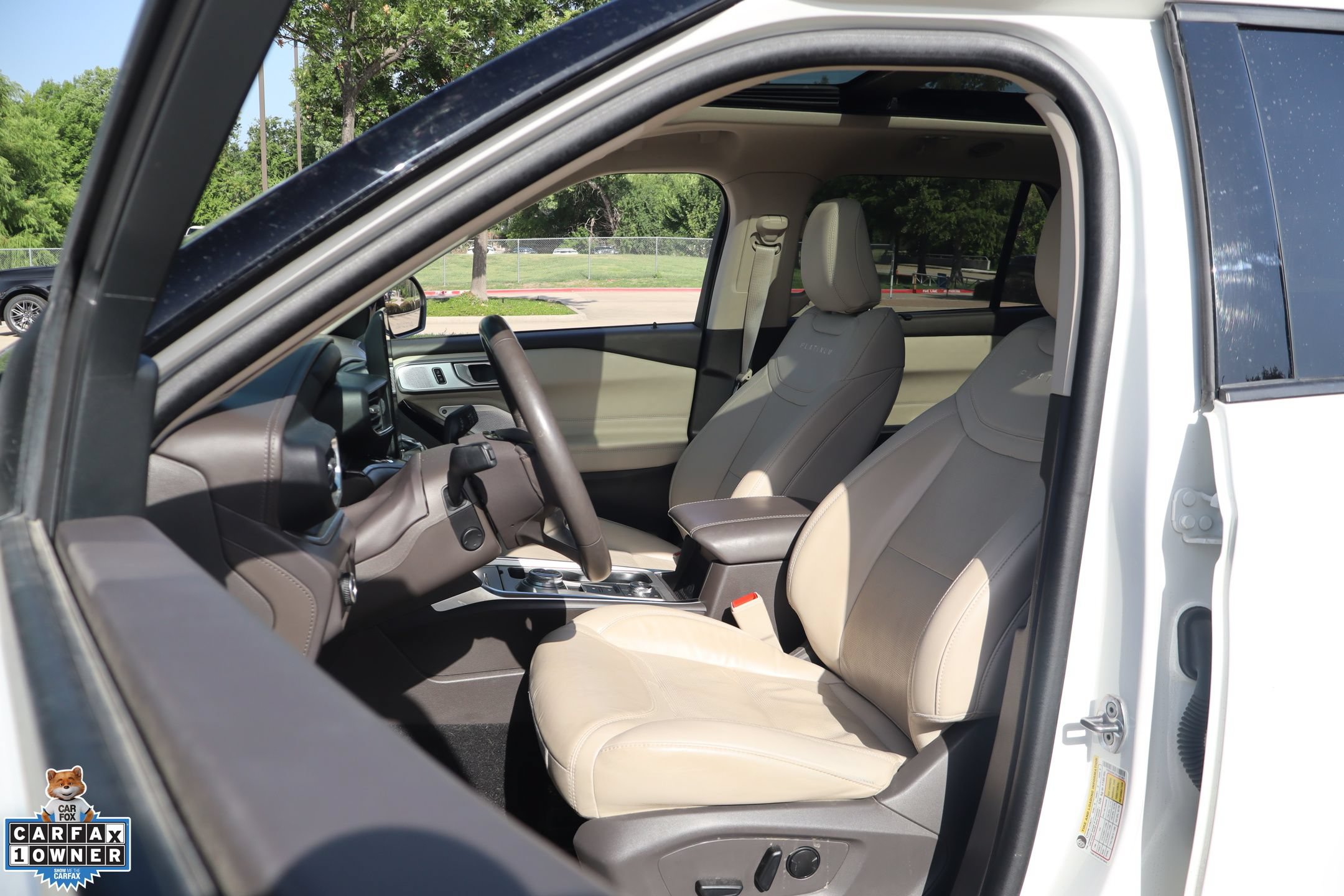 Certified 2024 Ford Explorer Platinum w/ Technology Package AWD/4WD image 12