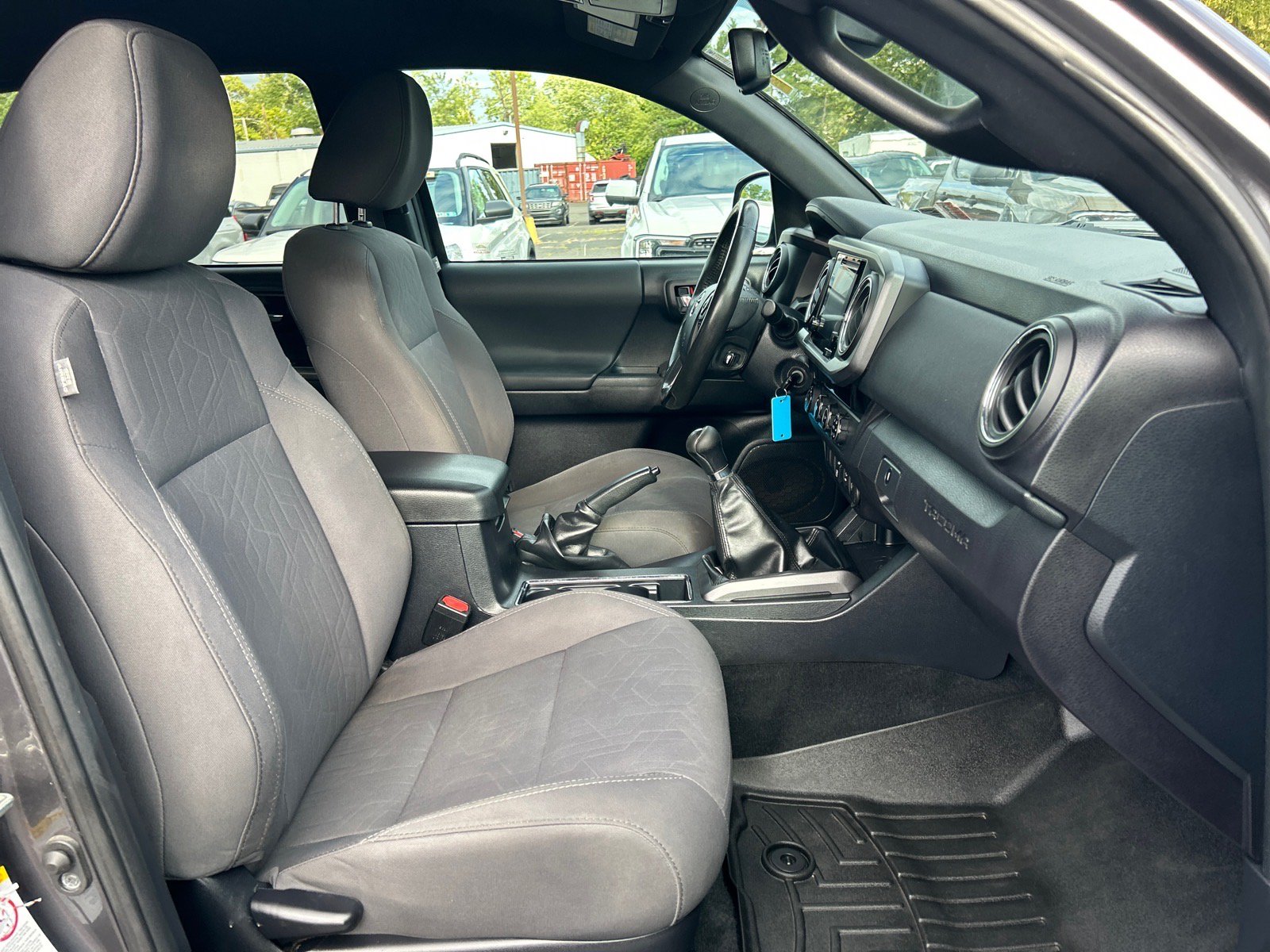 Used 2018 Toyota Tacoma TRD Sport AWD/4WD image 18