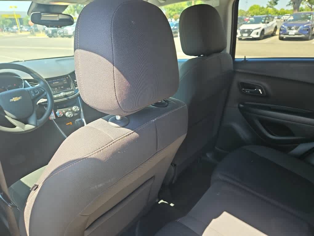 Used 2022 Chevrolet Trax LS w/ Tint and Cruise Package AWD/4WD image 11