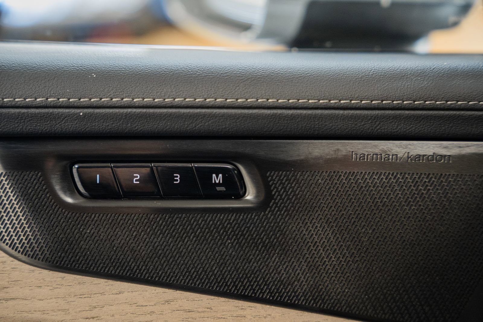 Used 2025 Volvo XC90 T8 Ultra w/ Protection Package Premier image 47