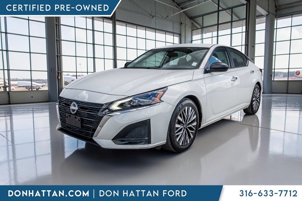 Used 2025 Nissan Altima 2.5 SV FWD image 27