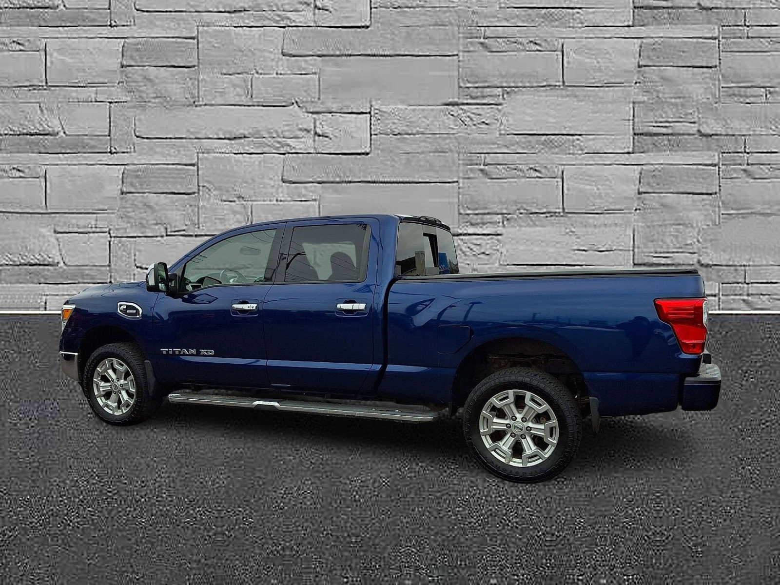 Used 2017 Nissan Titan SL AWD/4WD image 7