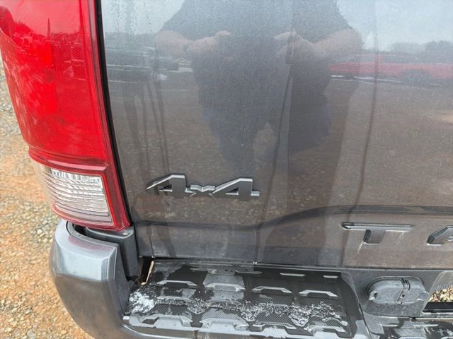 Used 2019 Toyota Tacoma SR image 8