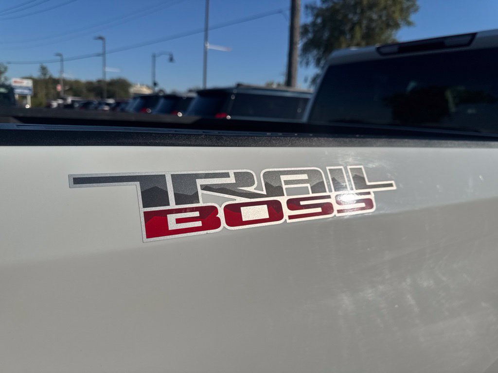 Used 2020 Chevrolet Silverado 1500 Custom Trail Boss AWD/4WD image 36