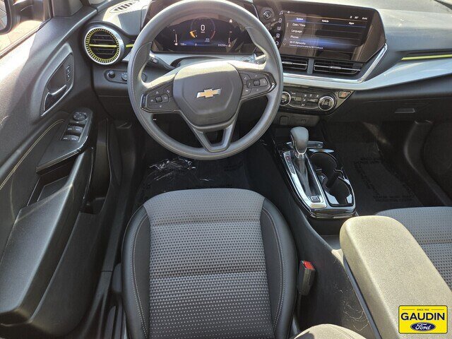 Used 2025 Chevrolet Trax LT FWD image 13