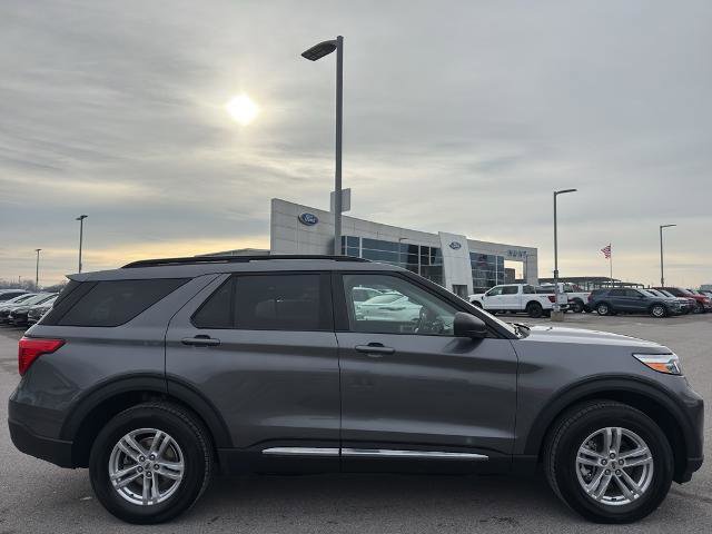 Certified 2022 Ford Explorer XLT w/ Equipment Group 202A image 4