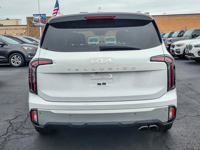 Used 2024 Kia Telluride EX w/ EX Captain's Chair Package image 8