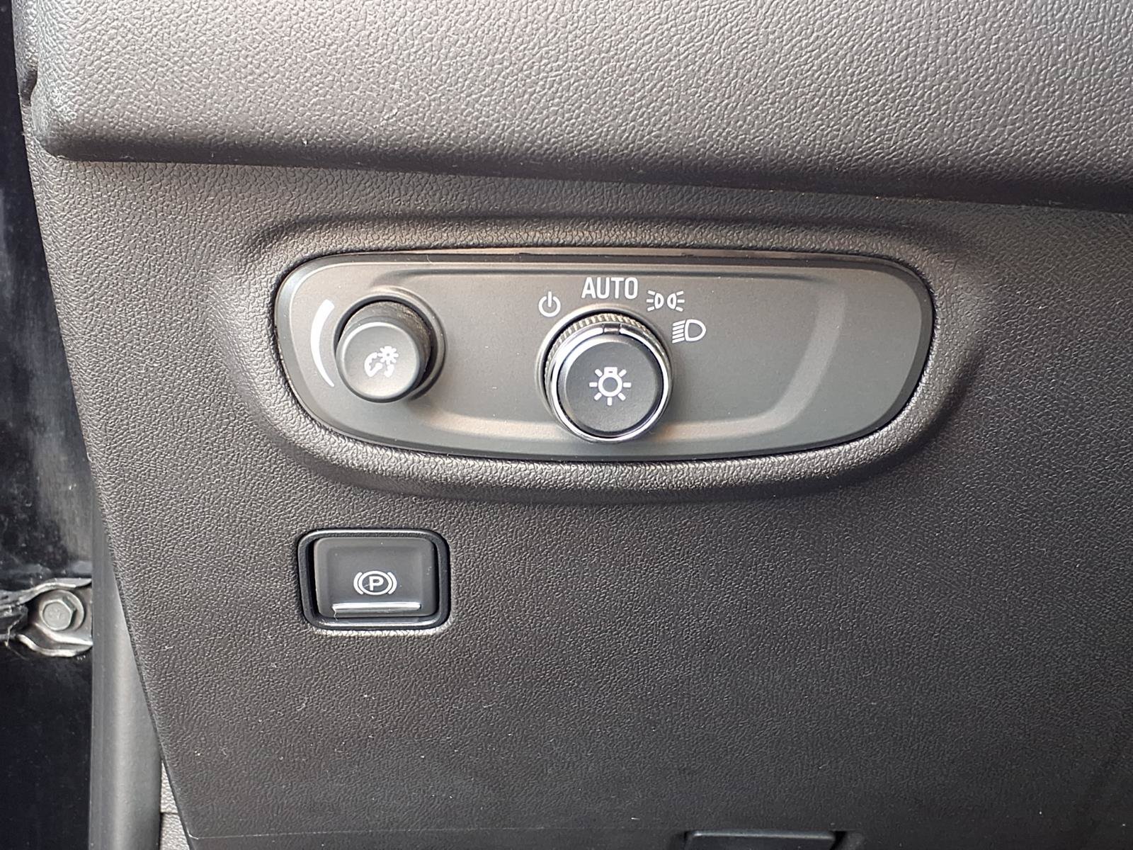 Used 2023 GMC Terrain SLE w/ Driver Convenience Package FWD image 17