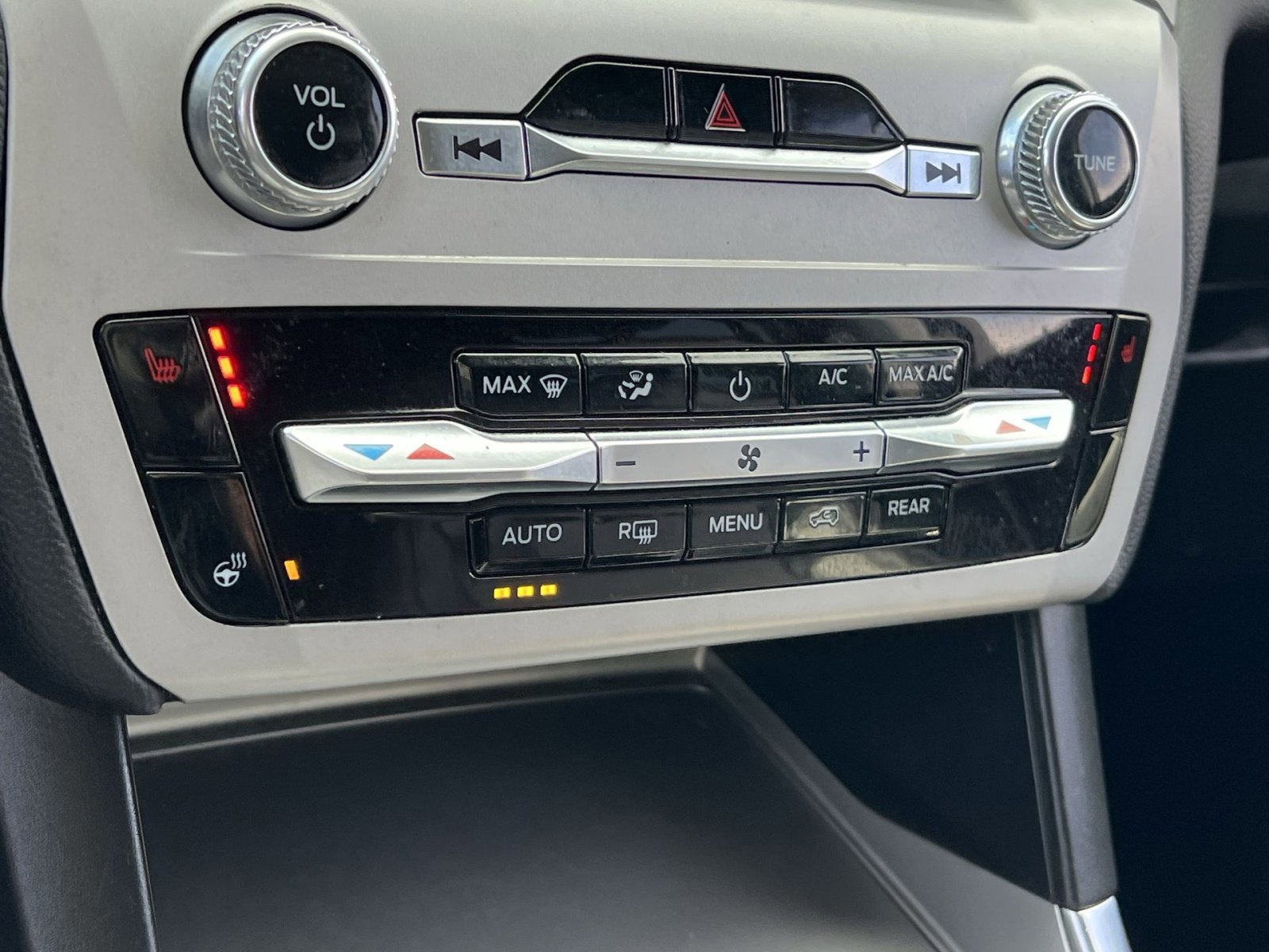 Certified 2023 Ford Explorer XLT w/ Equipment Group 202A image 18