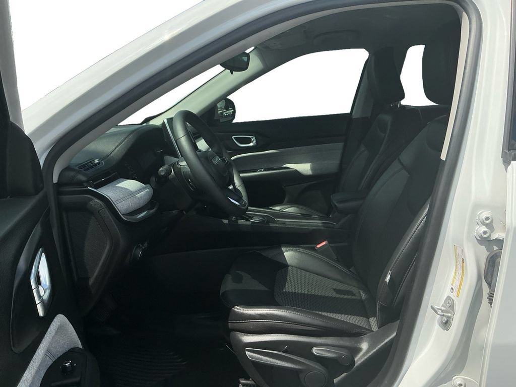 Used 2022 Jeep Compass Latitude FWD image 14