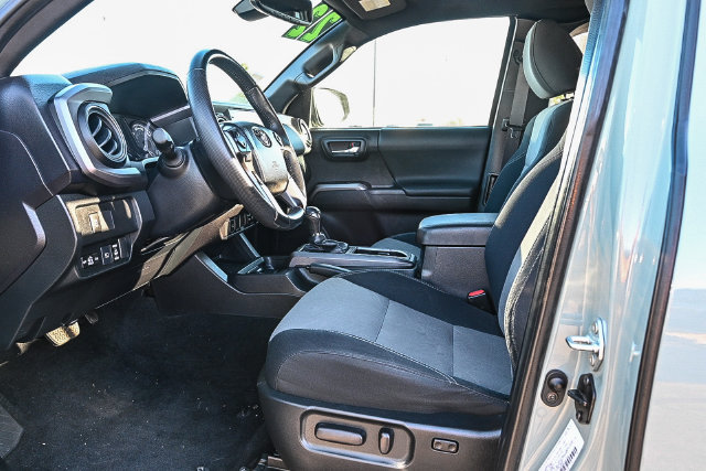 Used 2022 Toyota Tacoma TRD Sport w/ TRD Premium Sport Package RWD image 17
