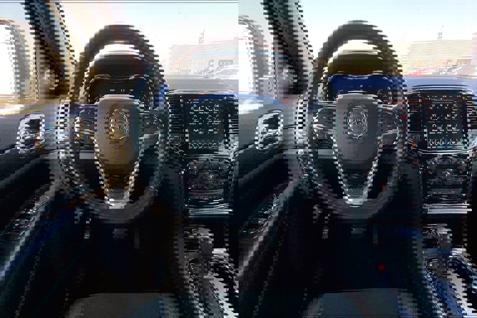 Used 2021 Jeep Grand Cherokee Laredo X image 8