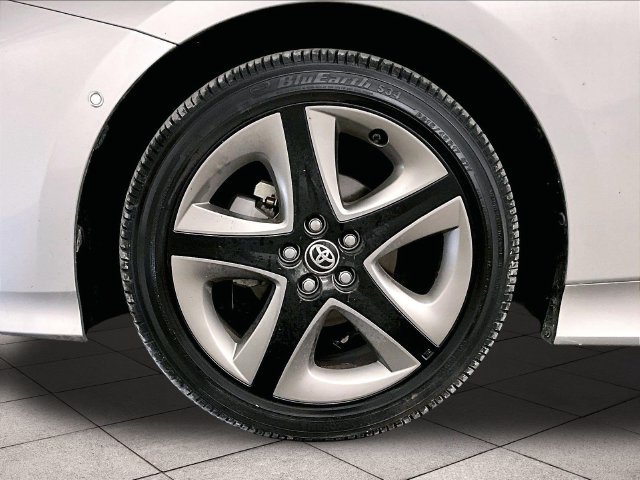 Used 2019 Toyota Prius Limited FWD image 8