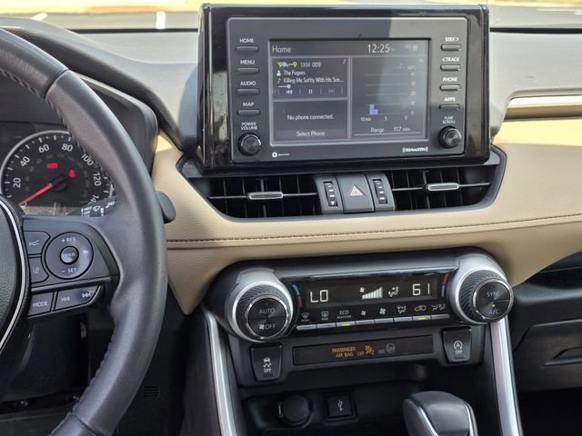 Used 2021 Toyota RAV4 XLE Premium image 9