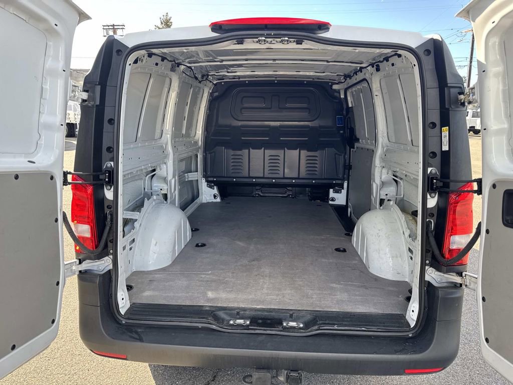 Used 2023 Mercedes-Benz Metris image 8