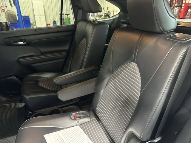 Used 2023 Toyota Highlander XSE FWD image 30