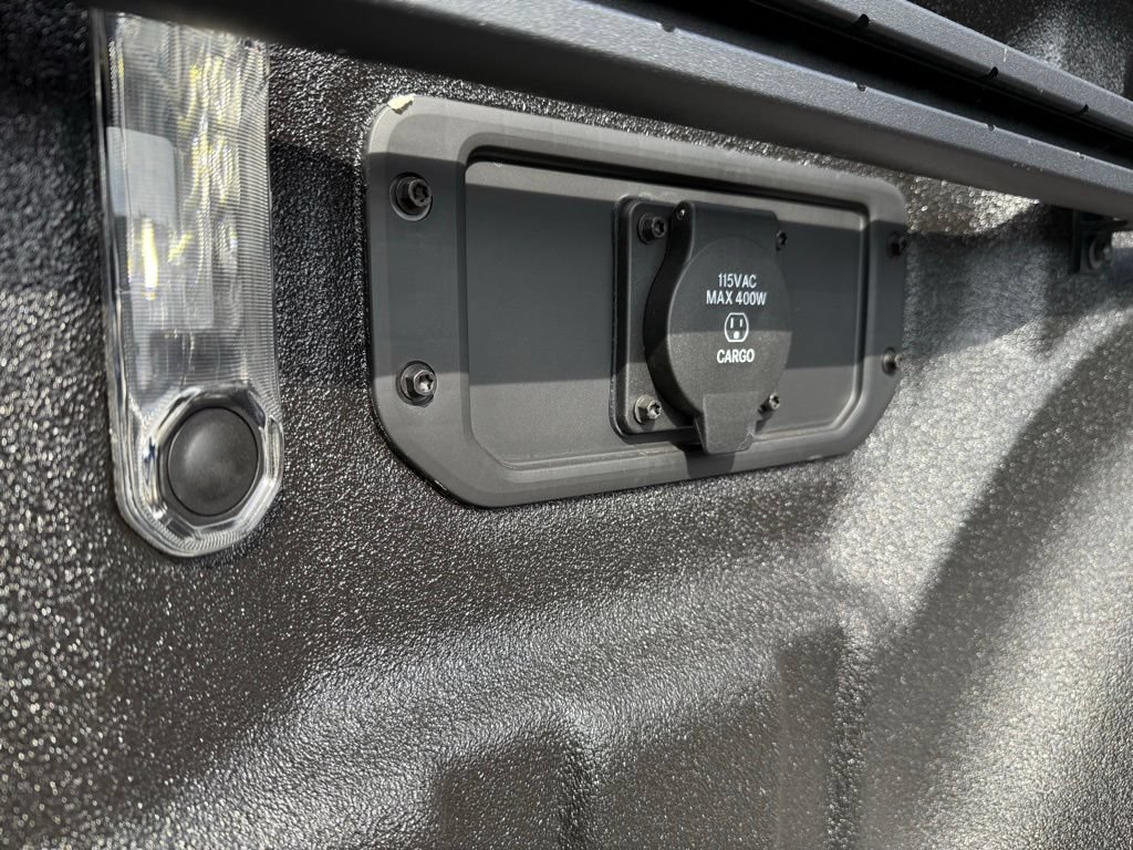 Used 2026 RAM 1500 Laramie AWD/4WD image 35