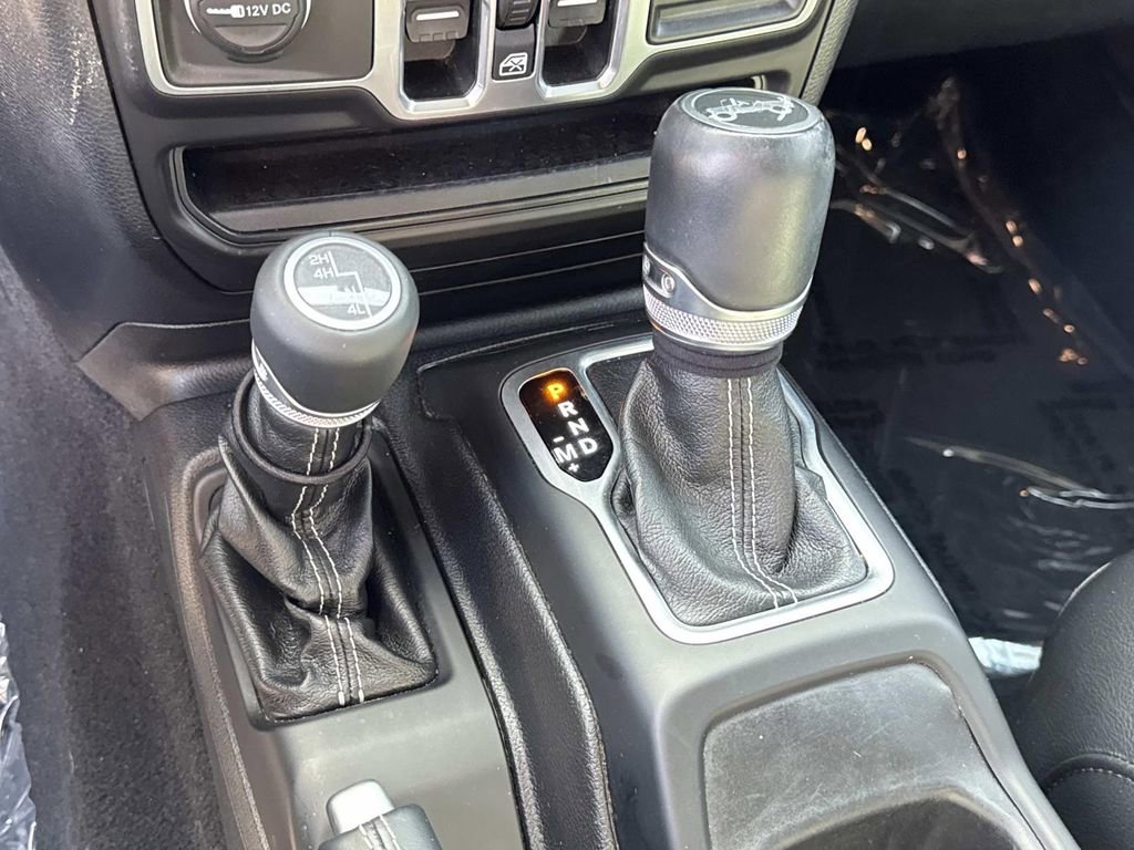 Used 2018 Jeep Wrangler Unlimited Sahara AWD/4WD image 31