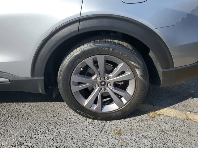 Certified 2022 Ford Explorer XLT w/ Equipment Group 202A image 5