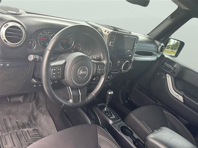 Used 2018 Jeep Wrangler Unlimited Rubicon w/ Connectivity Group AWD/4WD image 9
