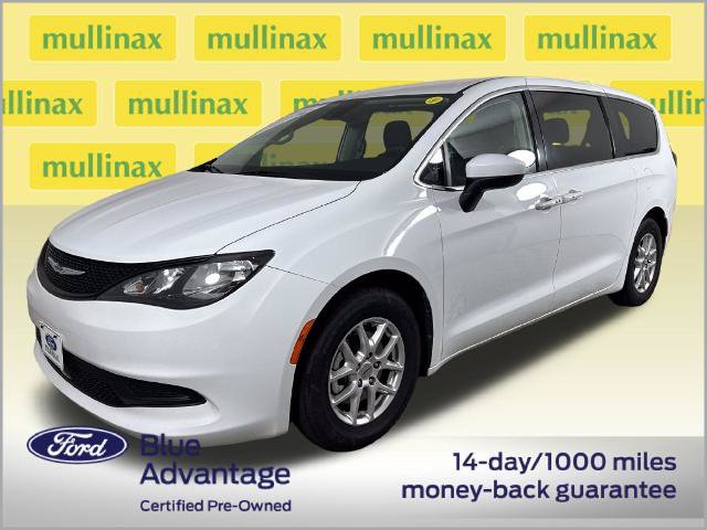 Used 2023 Chrysler Voyager LX FWD image 14