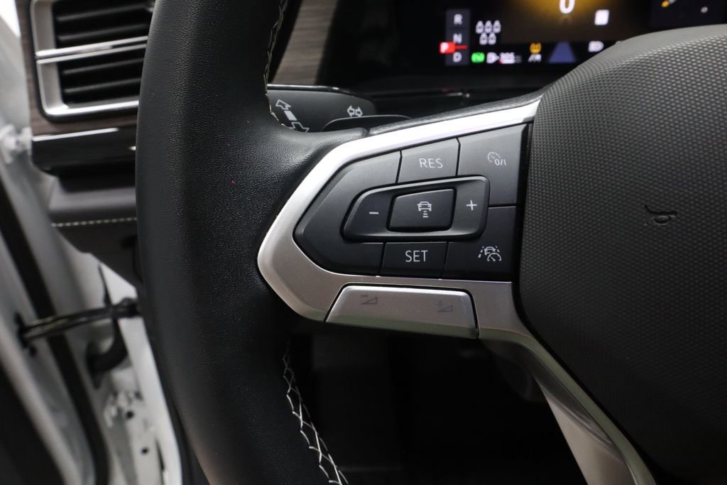 Used 2024 Volkswagen Atlas SEL AWD/4WD image 28