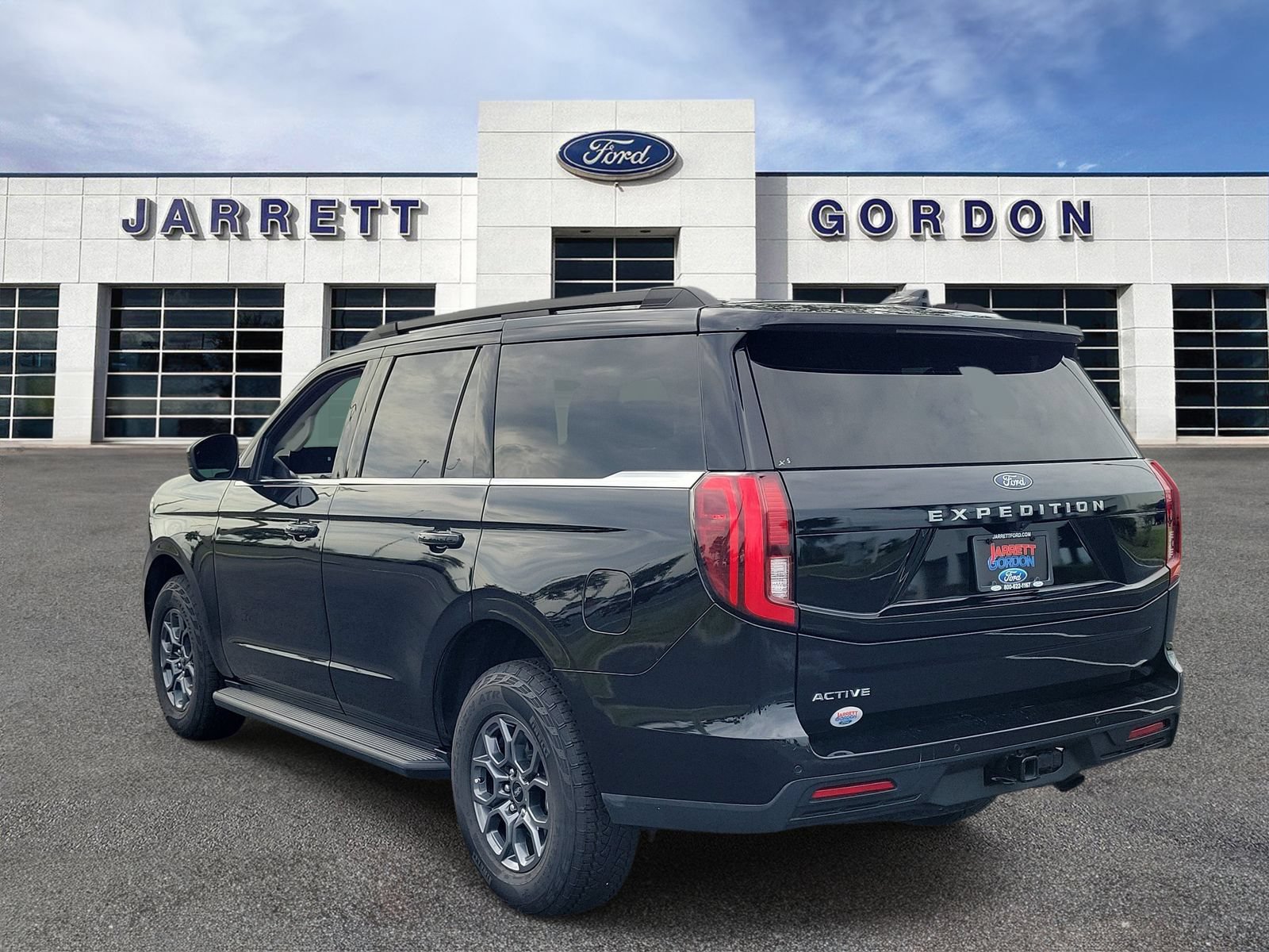 Certified 2025 Ford Expedition Active AWD/4WD image 3