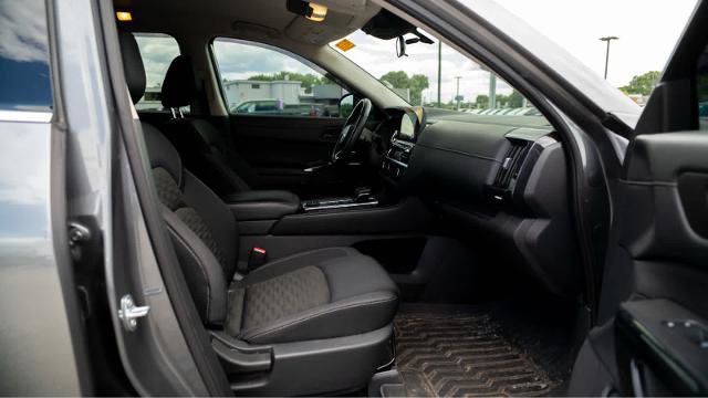 Used 2024 Nissan Pathfinder SV w/ Black Appearance Package AWD/4WD image 30