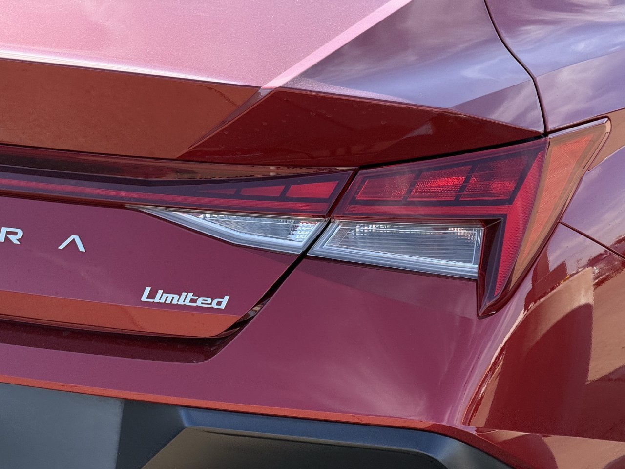 Used 2025 Hyundai Elantra Limited FWD image 7