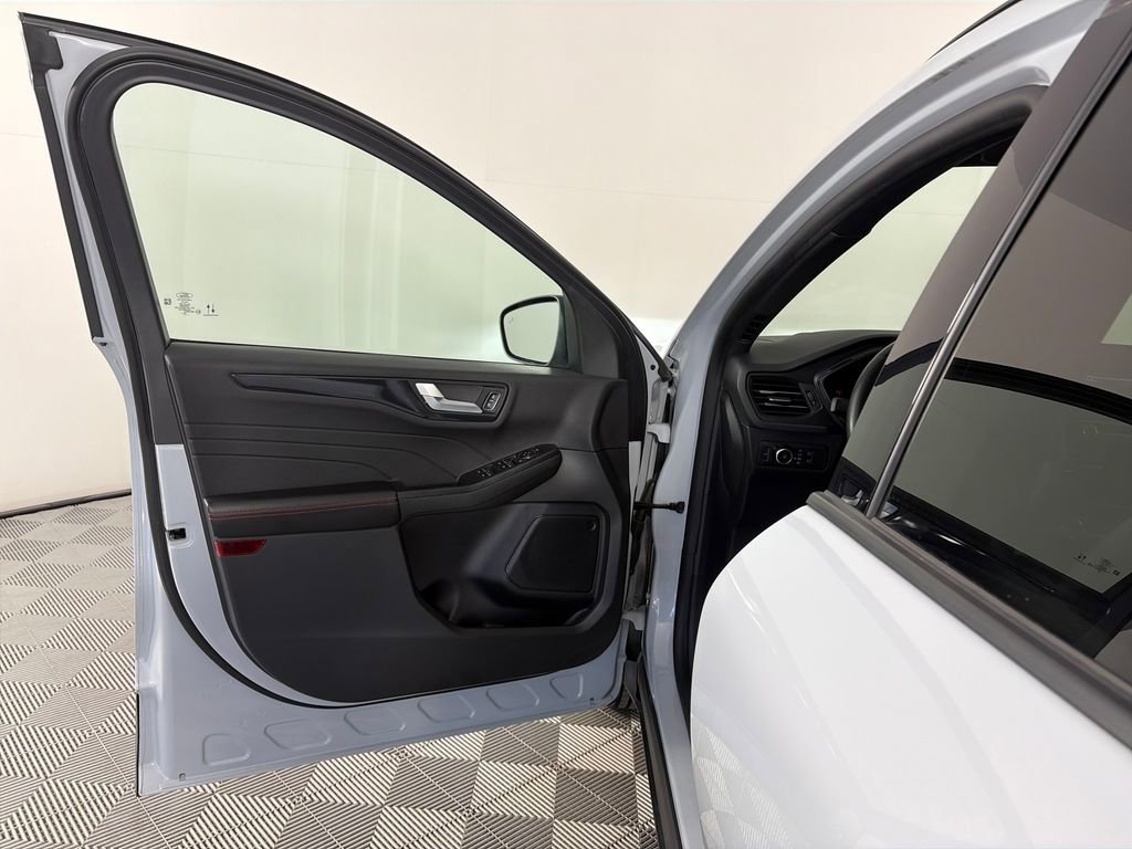 Certified 2025 Ford Escape ST-Line Select AWD/4WD image 10