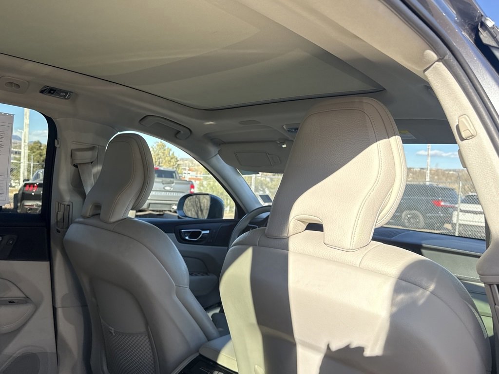 Used 2019 Volvo XC60 T5 Inscription image 24