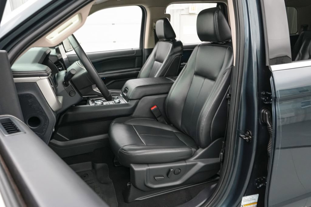 Certified 2024 Ford Expedition XLT image 11