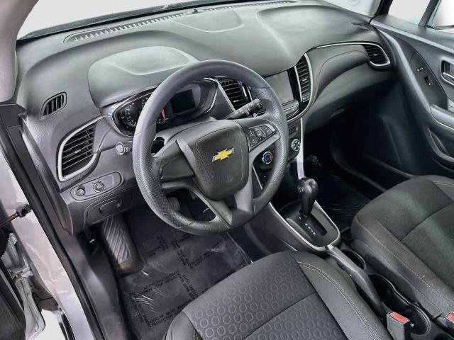 Used 2020 Chevrolet Trax LS FWD image 2