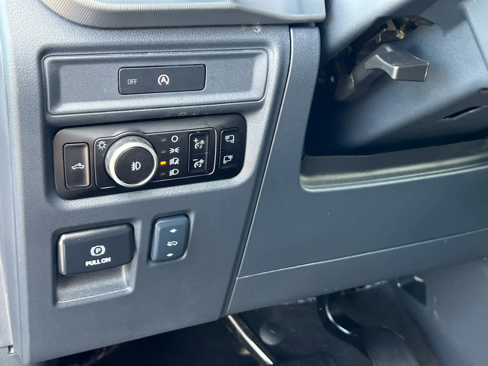 Certified 2025 Ford F150 Lariat w/ FX4 Off-Road Package image 30