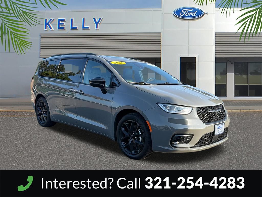 Used 2025 Chrysler Pacifica Limited FWD image 8
