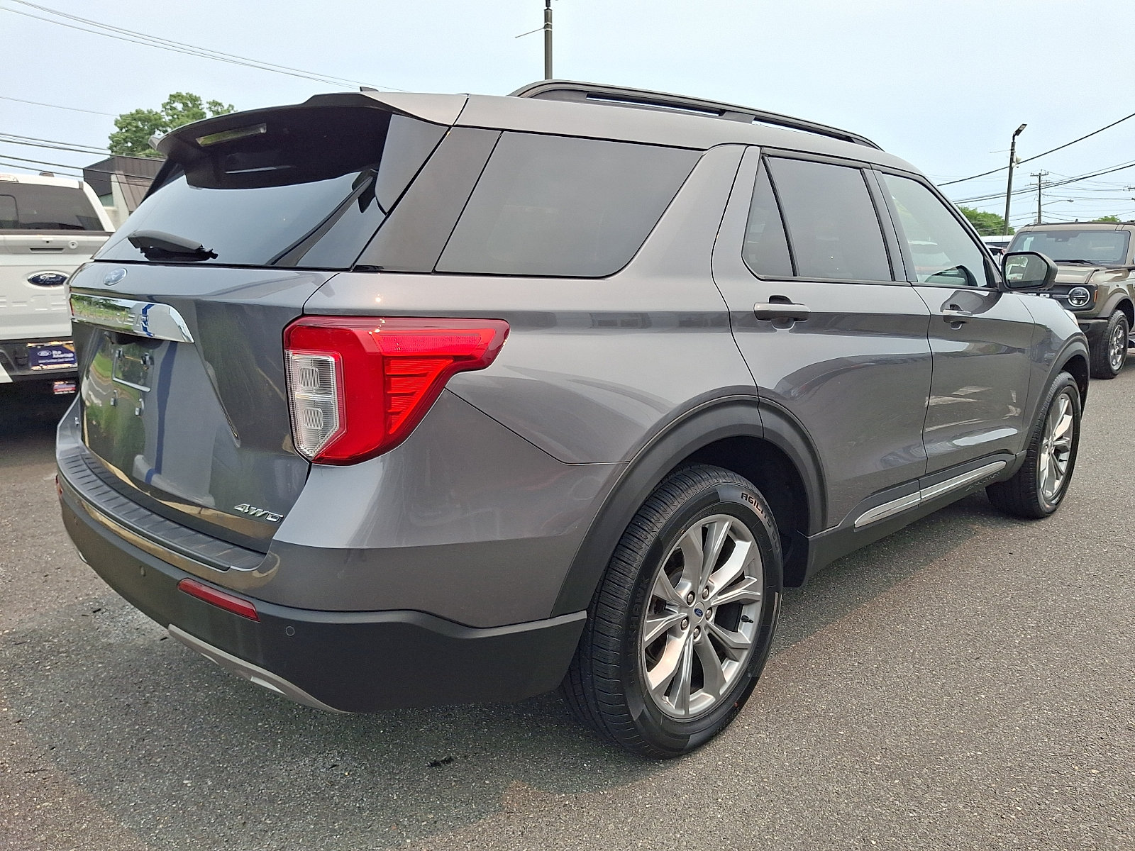Certified 2022 Ford Explorer XLT w/ Equipment Group 202A AWD/4WD image 11