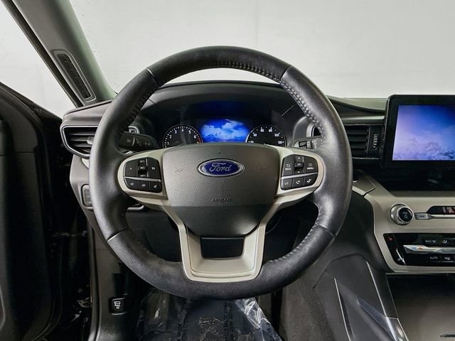 Certified 2022 Ford Explorer XLT w/ Equipment Group 202A image 11
