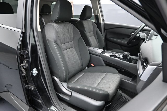 Used 2025 Nissan Rogue SV FWD image 28