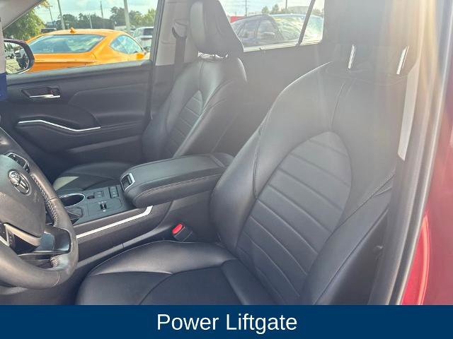 Used 2022 Toyota Highlander XLE FWD image 10