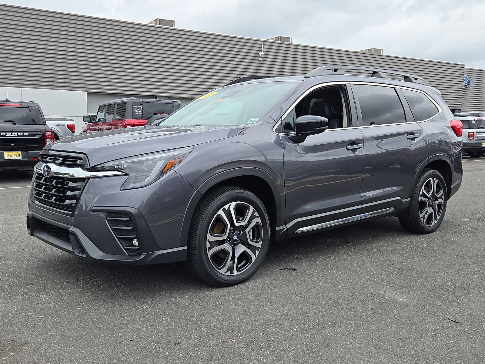Used 2024 Subaru Ascent Limited w/ Technology Package AWD/4WD image 5