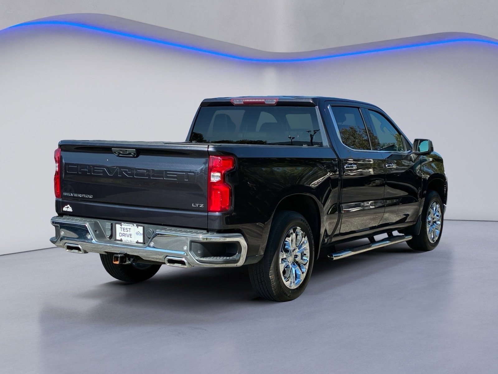 Used 2022 Chevrolet Silverado 1500 LTZ AWD/4WD image 3