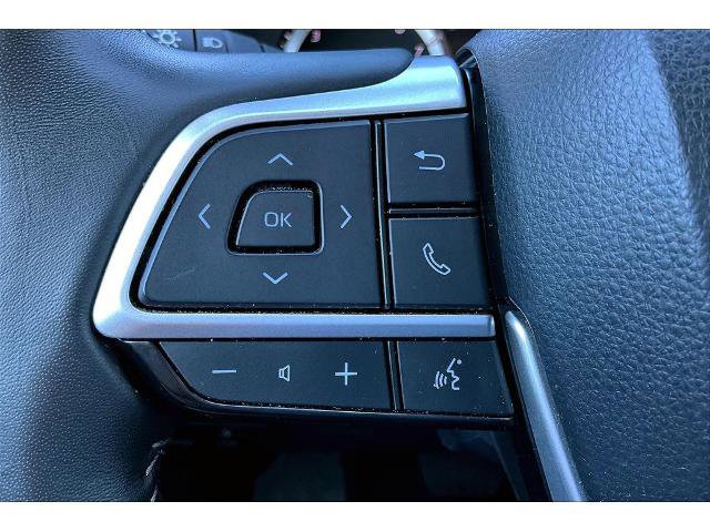 Used 2024 Toyota Highlander LE image 11